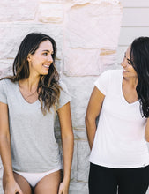 Load image into Gallery viewer, Vネック Tシャツ